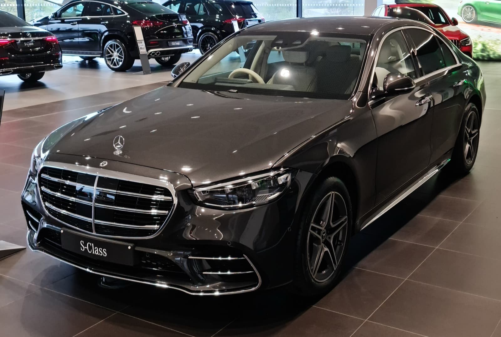 Mercedes-Benz S-Class