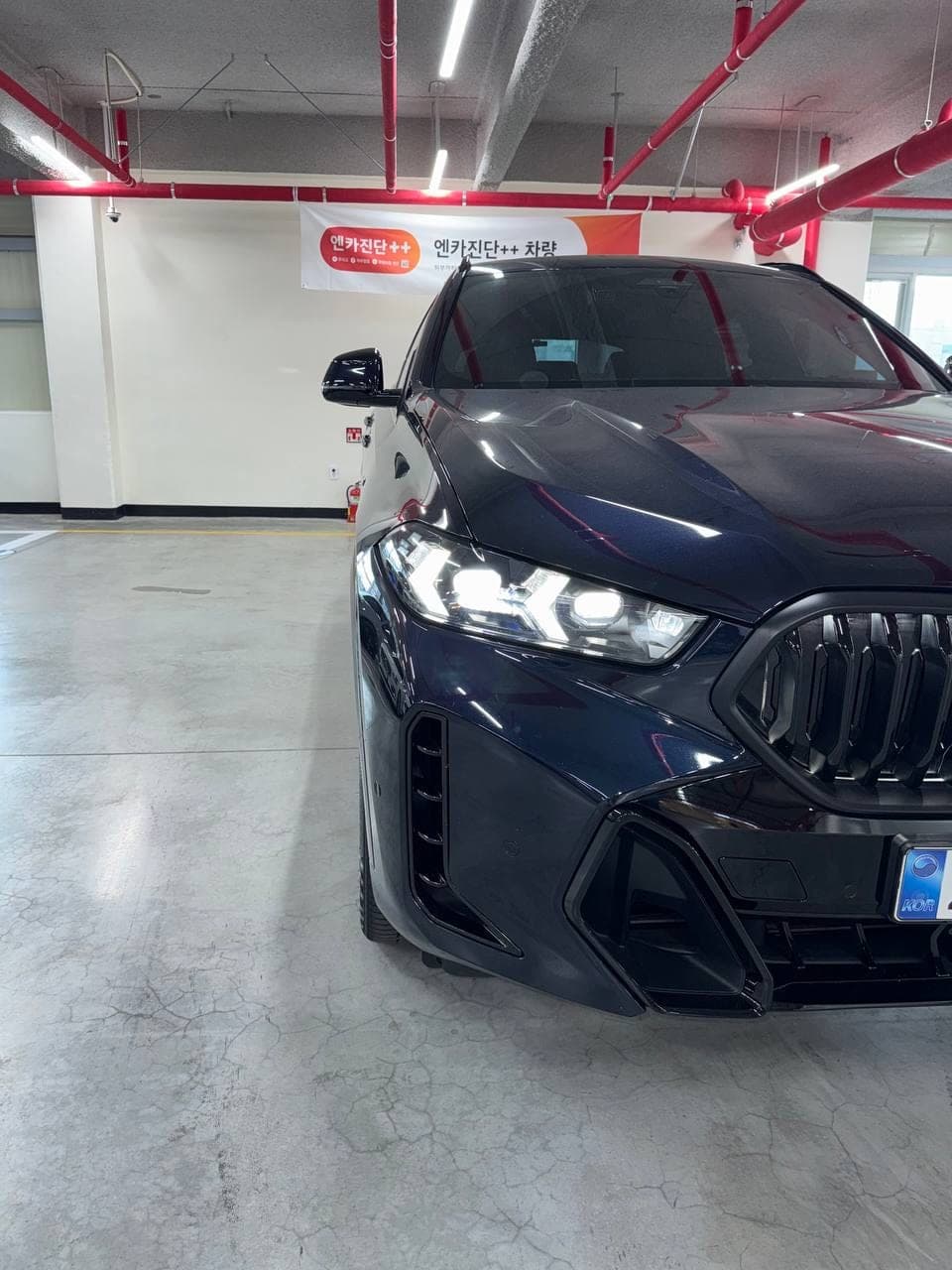 BMW X6 xDrive40i M Sport — вид спереди слева