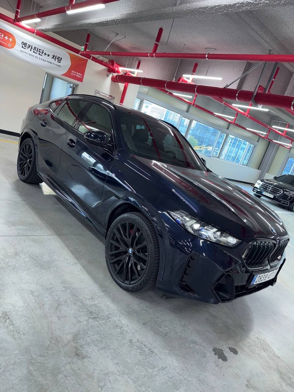 BMW X6 xDrive40i M Sport — передняя часть, вид справа