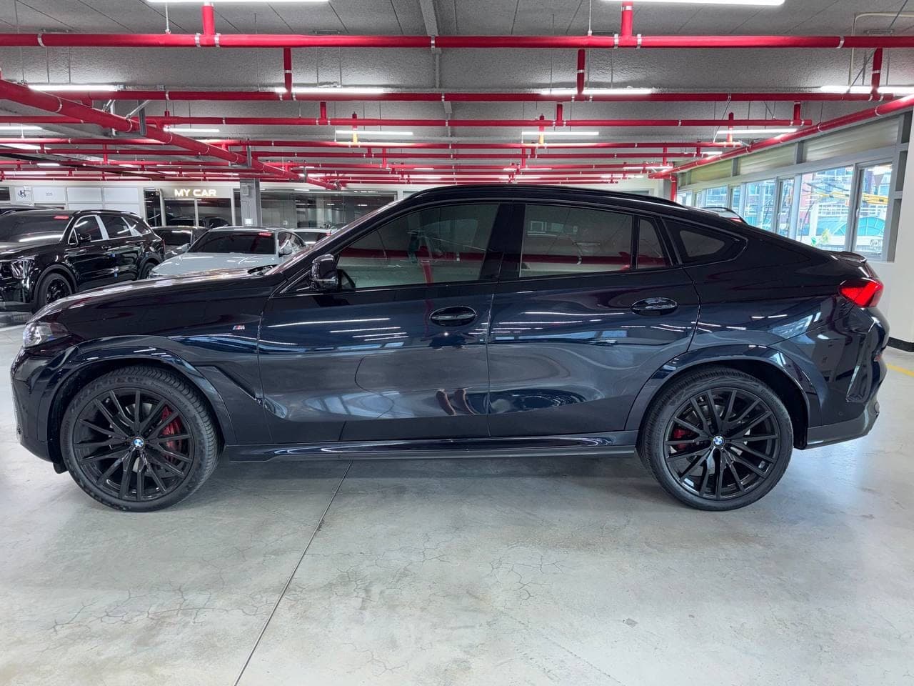 BMW X6 xDrive40i M Sport — вид сбоку справа