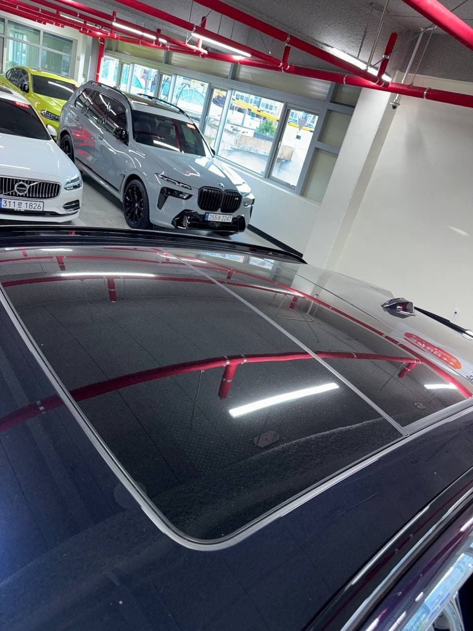 BMW X6 xDrive40i M Sport — крыша, отражения для оценки геометрии